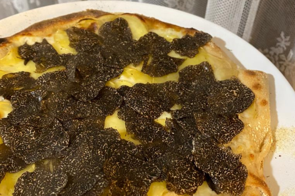 Pizza al tartufo nero